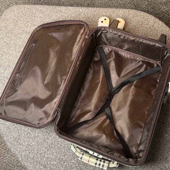 CERTIFIED AUTHENTIC Burberrys Blue Label Vintage Check Rolling Suitcase - Picture 10 of 15